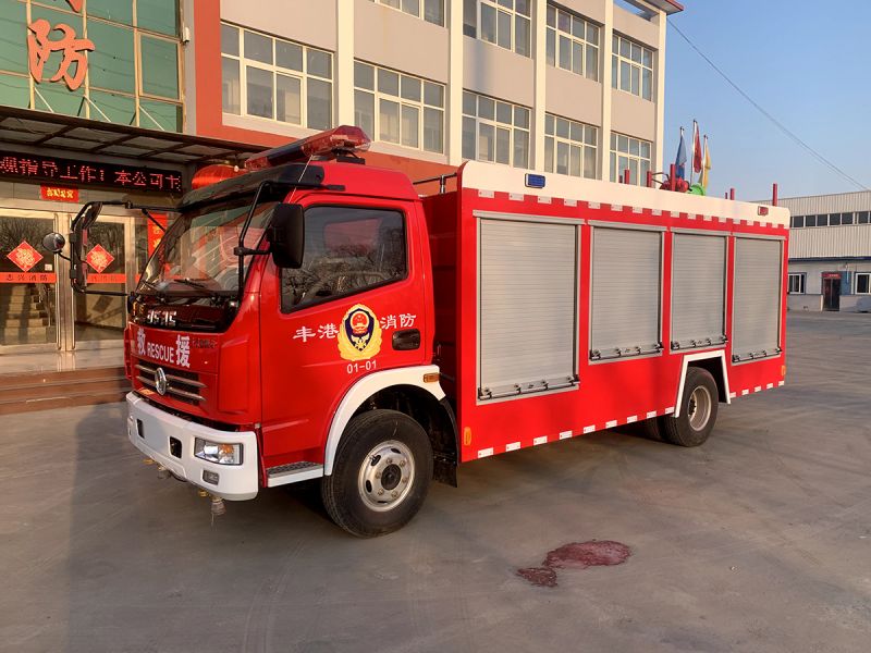 东风多利卡雾炮水罐消防车